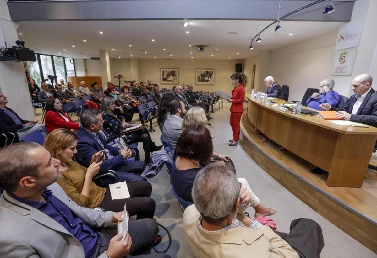 Un momento del coloquio que tuvo lugar ayer en la sede del Colegio de Graduados Sociales.