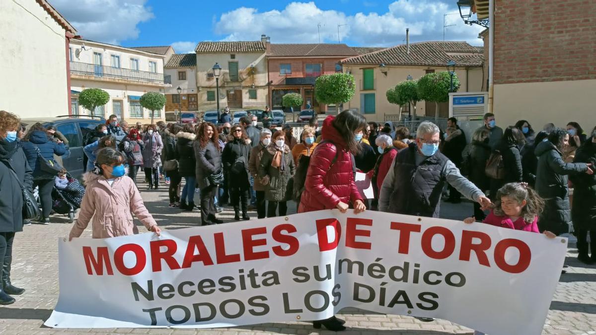 Pancarta de Morales de Toro en la manifestación de Vezdemarbán.