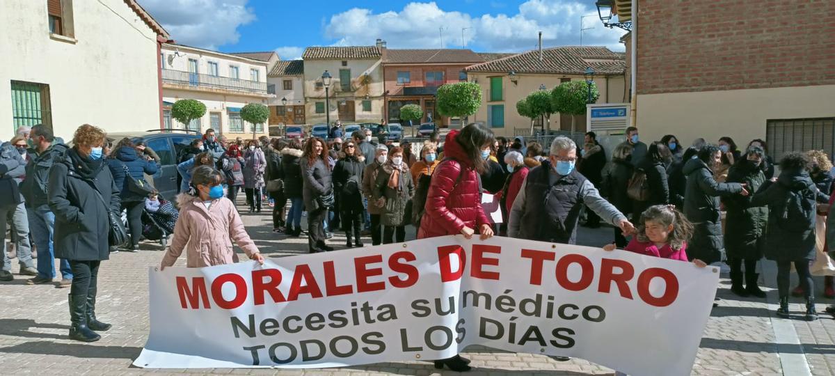 Pancarta de Morales de Toro en la manifestación de Vezdemarbán.