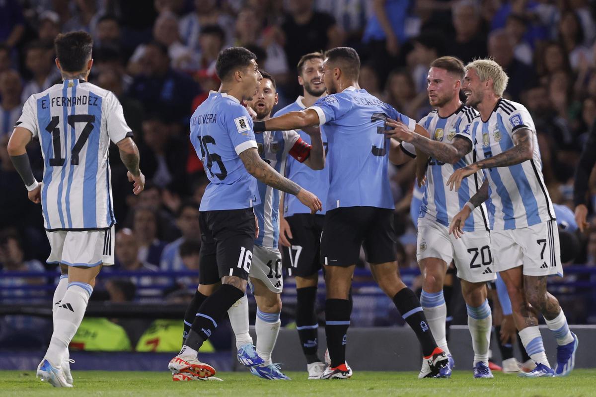¡Saltaron chispas! La gran tangana que 'calentó' la Bombonera ¡Saltaron chispas! La gran tangana que 'calentó' la Bombonera