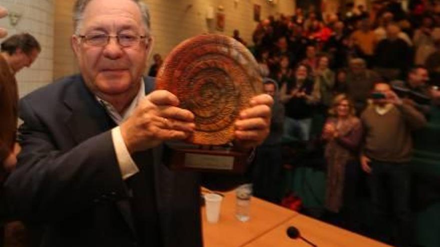 Manuel Parra recibió ayer el I Premio Ramiro Muñoz.