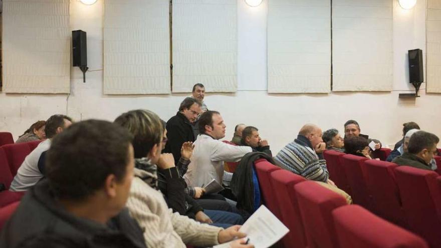 Imagen de una reciente asamblea de ediles en la Casa de Cultura La Encomienda.