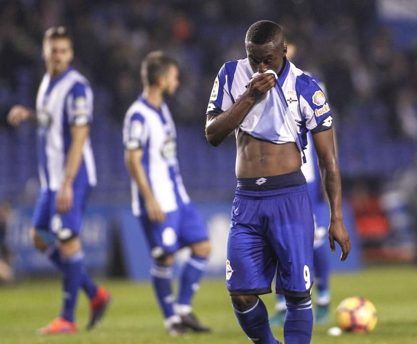 Un Çolak notable librea el ataque con un gran gol y un error suyo propicia el empate (1-1).