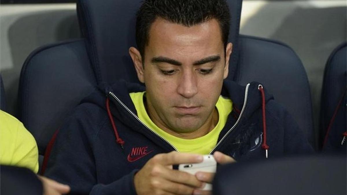 Xavi empezó el duelo en el banquillo