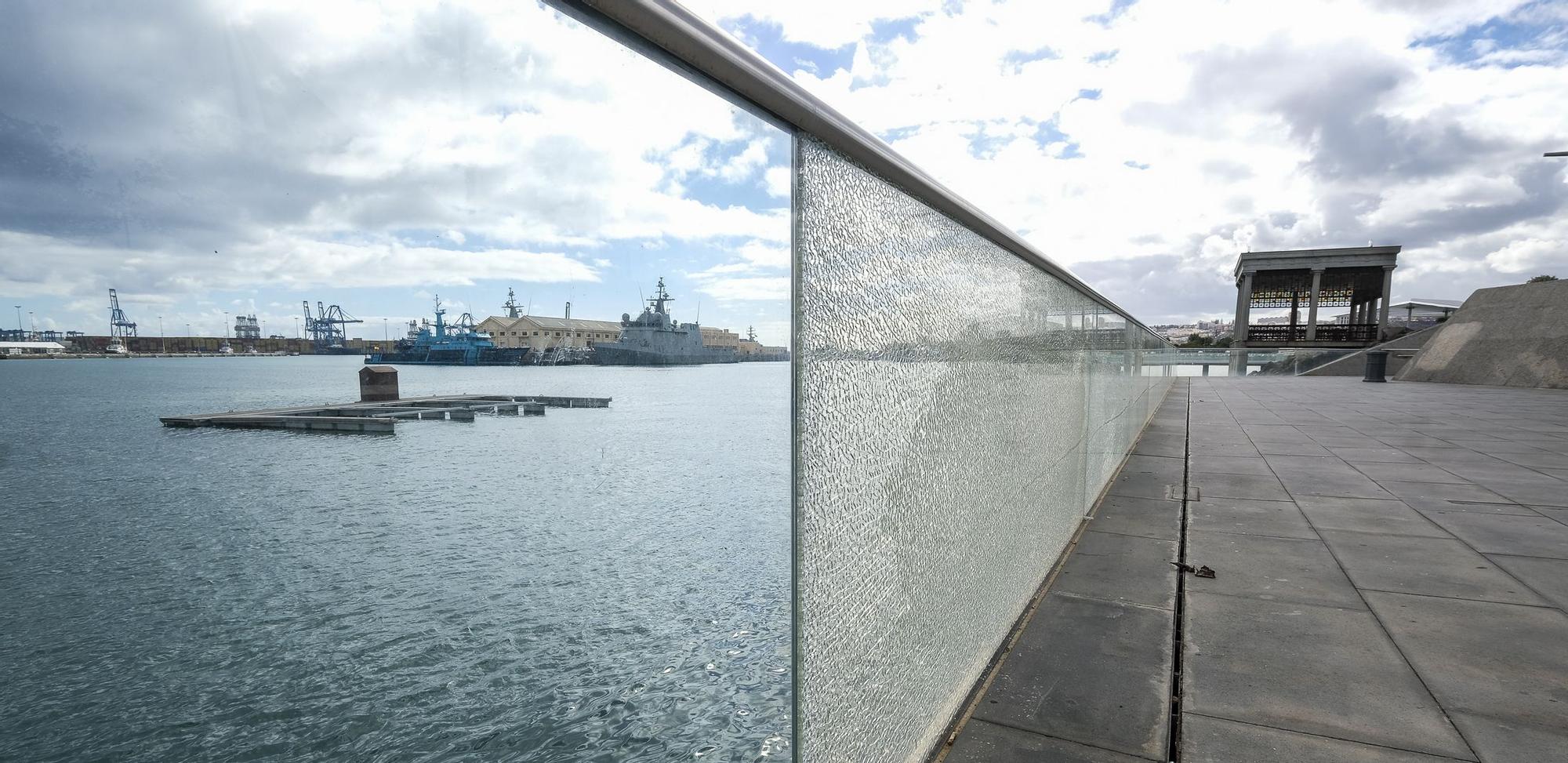 Actos vandálicos en el parque del Frente Marítimo