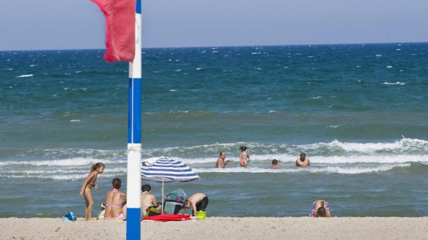 Cierran al baño dos playas de Gandia por el aumento del nivel de bacterias