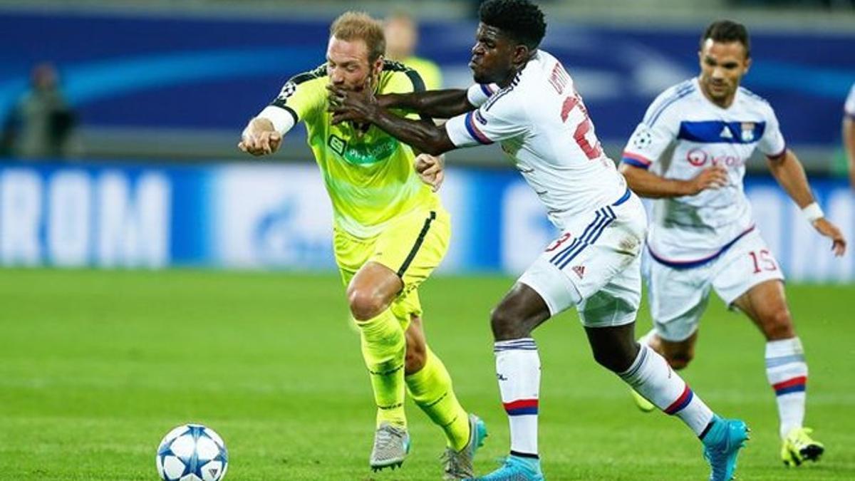 Umtiti juega en el Olympique de lyon