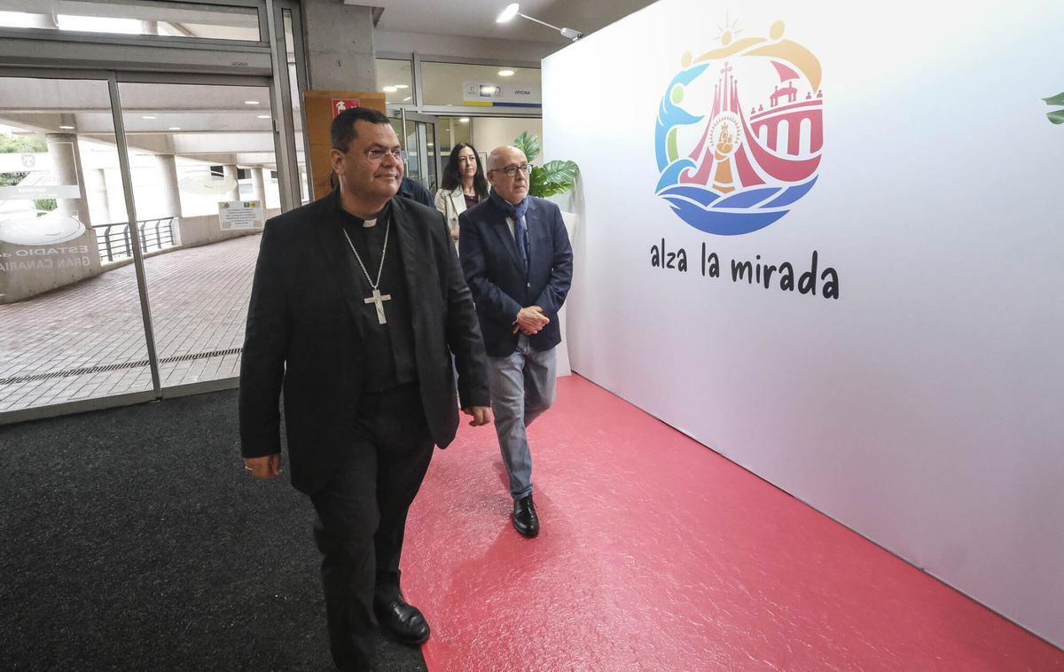Preparativos en el Estadio de Gran Canaria para la misa del papa León XIV
