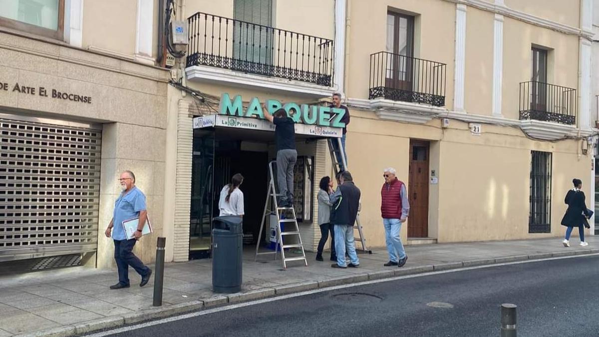 La calla San Antón echará de menos a la papelería Márquez.