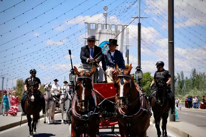 El paseo de los Carruajes de Tradición por la Feria de Córdoba, en imágenes