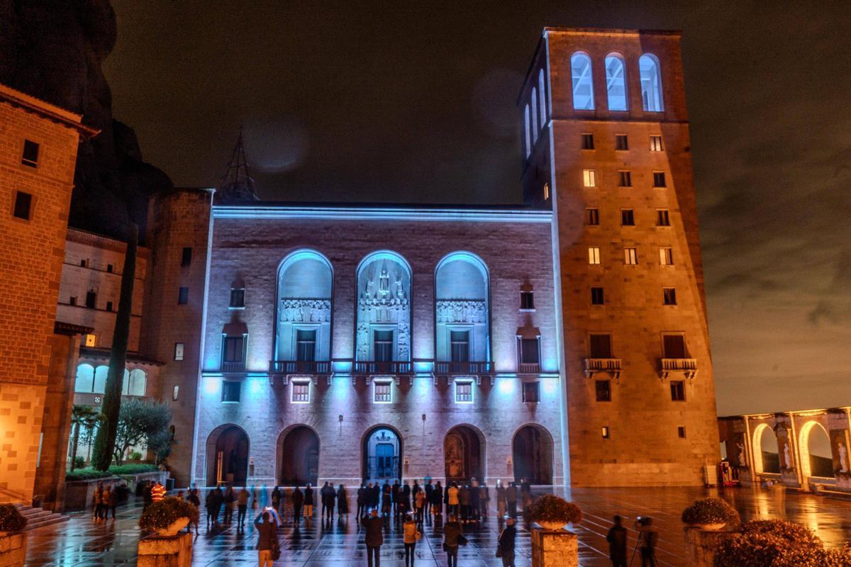 Estrena de la nova il·luminació de Montserrat, una de les modernitats que hi ha deixat el mil·lenari