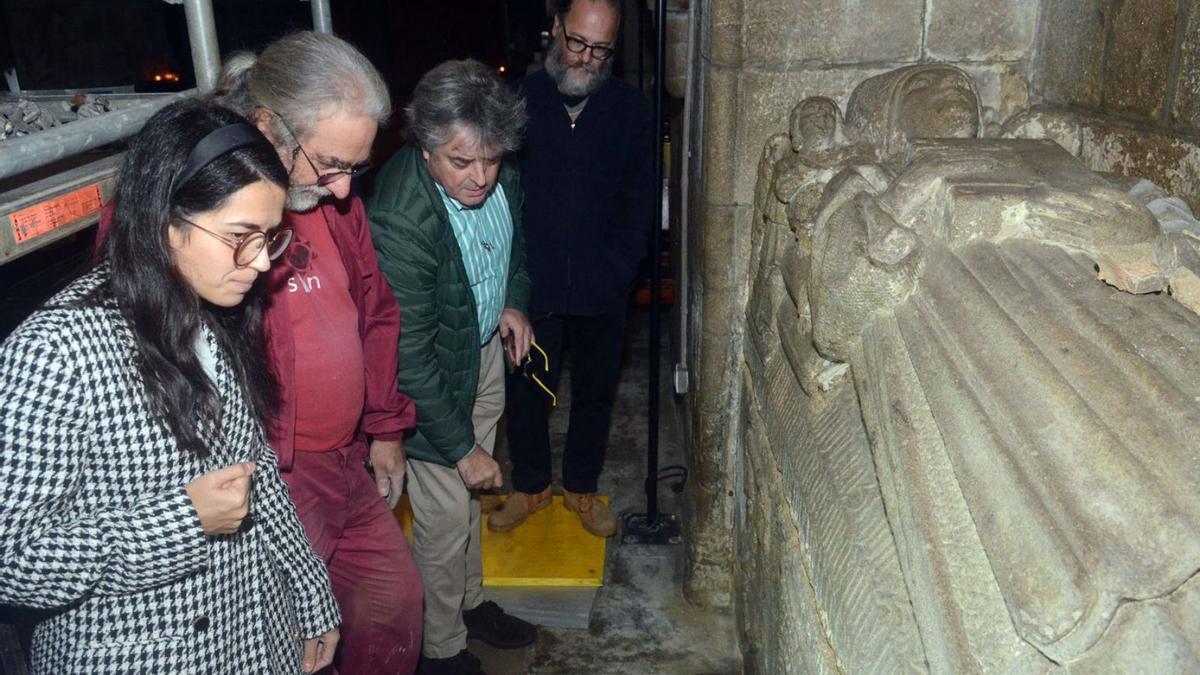 La doctora en Estudios Medievales Alicia Padín junto a Meruéndano, José Aguiño y Sindo Mosteiro. |  // N.P.