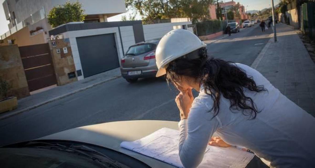 ¿Por qué cobran menos las mujeres que los hombres?