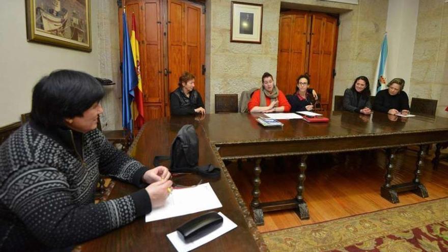 Una reunión del Consello Municipal da Muller de Poio. // Gustavo Santos