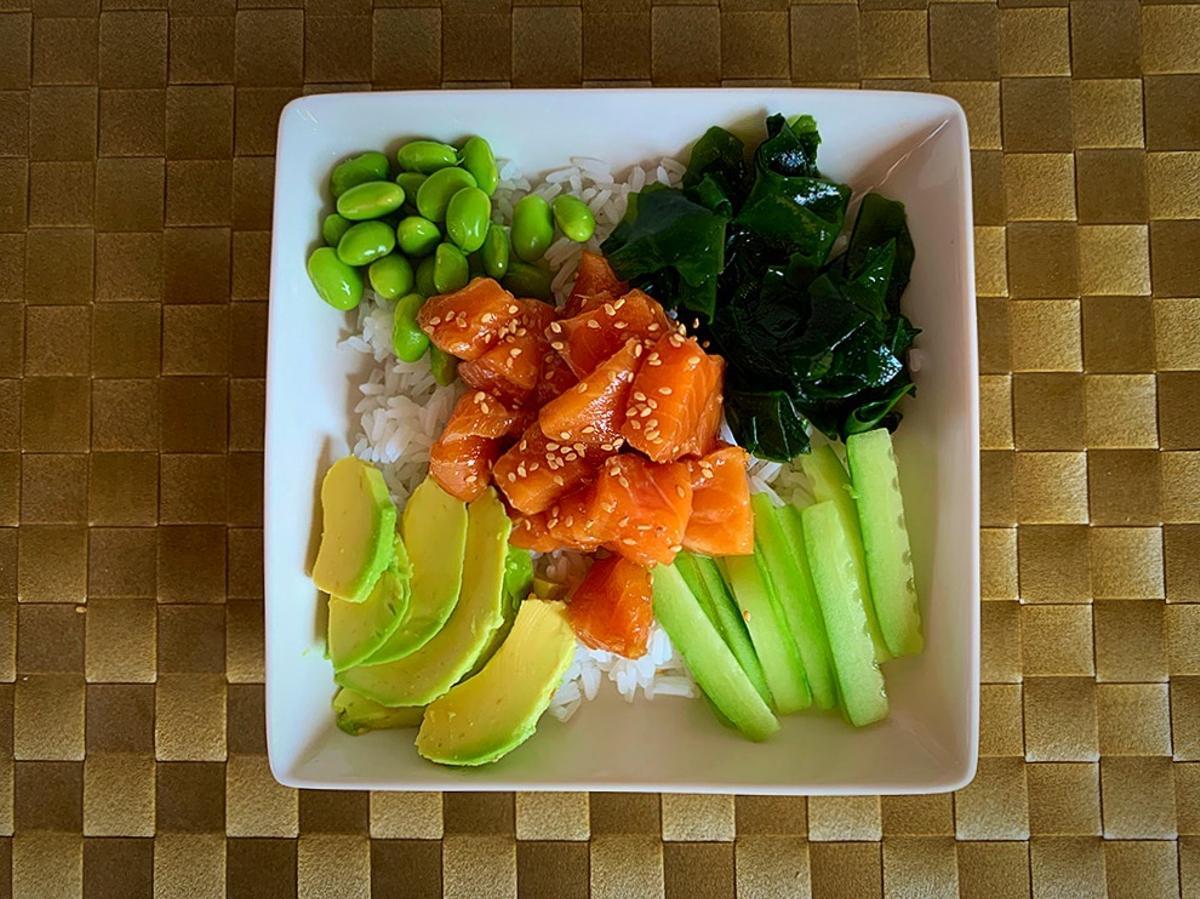 Poke bowl de salmón.
