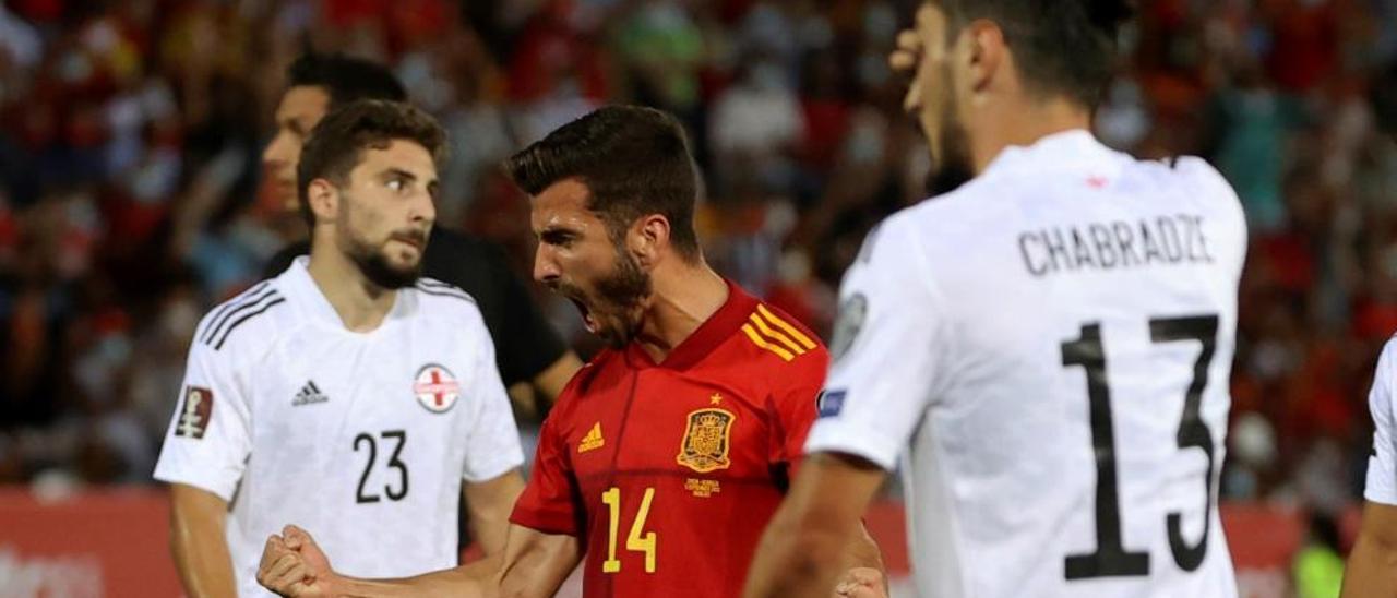 Gayà celebra un gol con la camiseta de España
