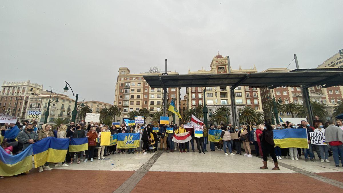 Concentración en apoyo a Ucrania en la plaza de la Marina.
