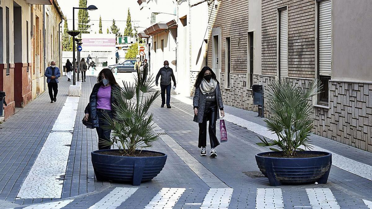 Paiporta peatonaliza la vía que conecta con la estación | A.P.