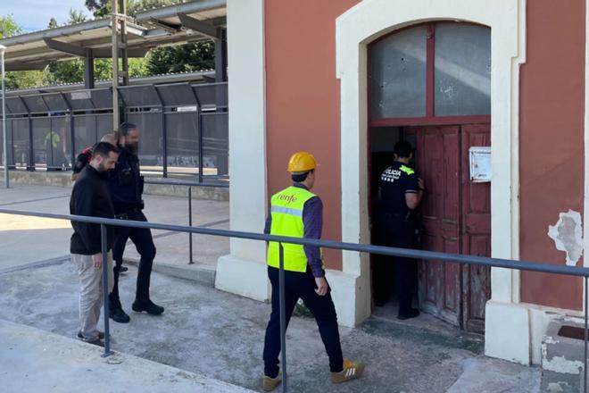 Desallotjats els ocupes de l’estació de Renfe de Sant Joan  Despí