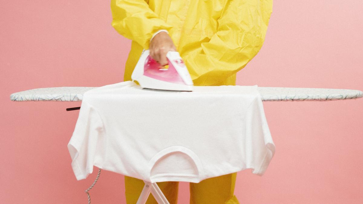 El motivo por el que la gente está poniendo papel de aluminio en la tabla de planchar: "Te ahorra tiempo"