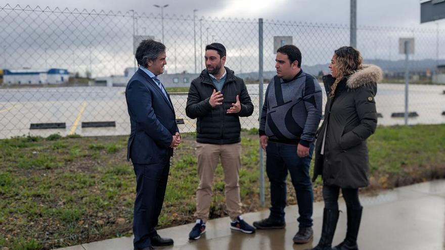 Juan Luis Berros, Andrés Ruiz, Javier Mateus y Graciela Velasco, ayer, en Bobes.