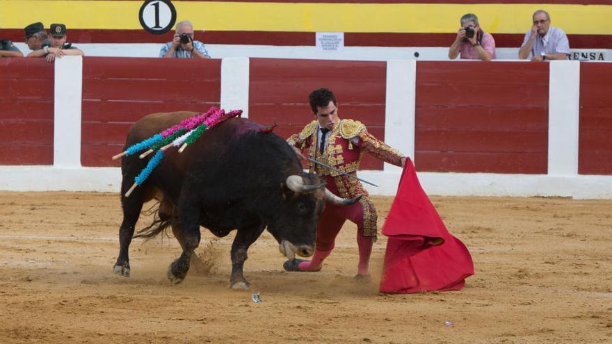 Carretero abre la puerta grande de La Caverina