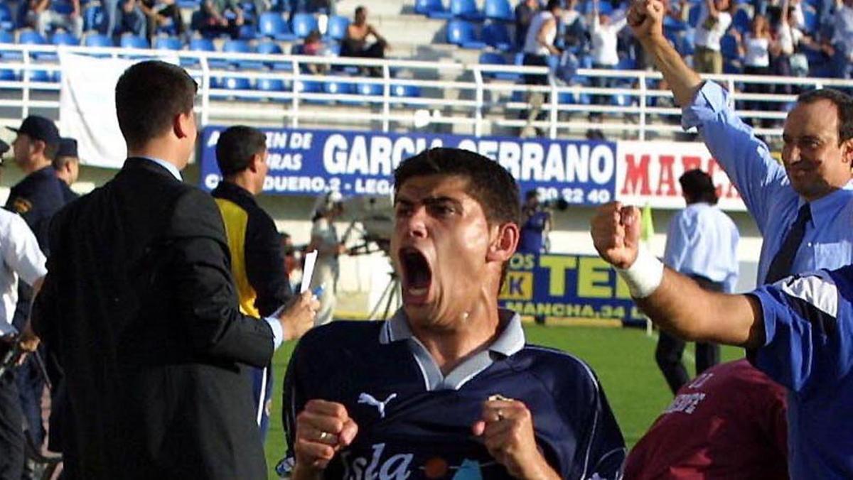 Hidalgo festeja el ascenso con el Tenerife con Rafa Benítez.