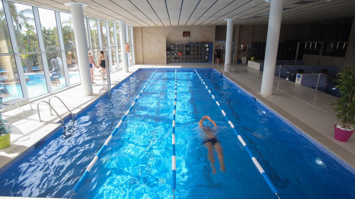 Piscina en un camping de la provincia