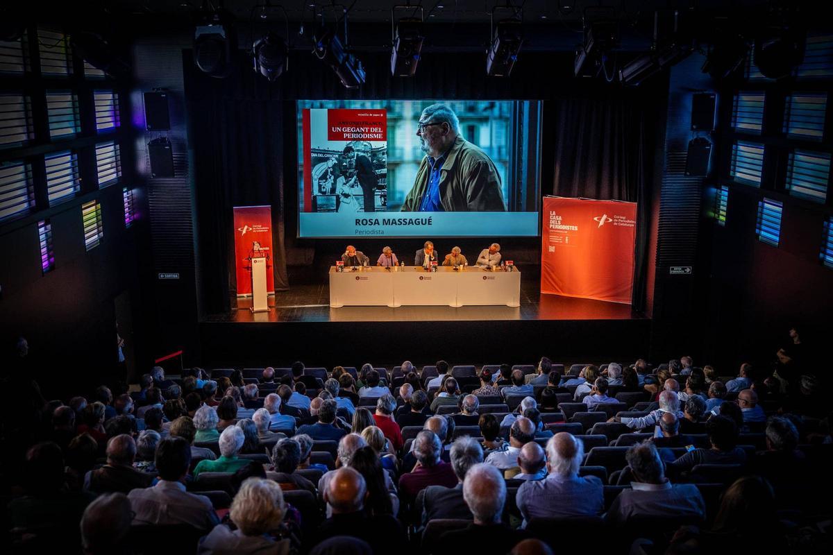 Presentación del libro homenaje al periodista Antonio Franco, exdirector de El Periódico