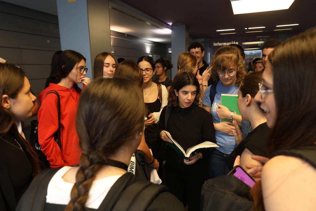 Valencia . Campus de Vera . Selectividad .UPV Universitat Politecnica de Valencia . Escuels Tecnica Superior de Arquitectura ETSA . Inicio de las pruebas de selectividad con la presencia de la vicerrectora de Estudiantes y Emprendimiento Esther Gomez