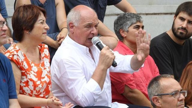 Lluís Rabell durante la presentación del programa de Catalunya Sí que es Pot en Barcelona junto a otros miembros de su candidatura.