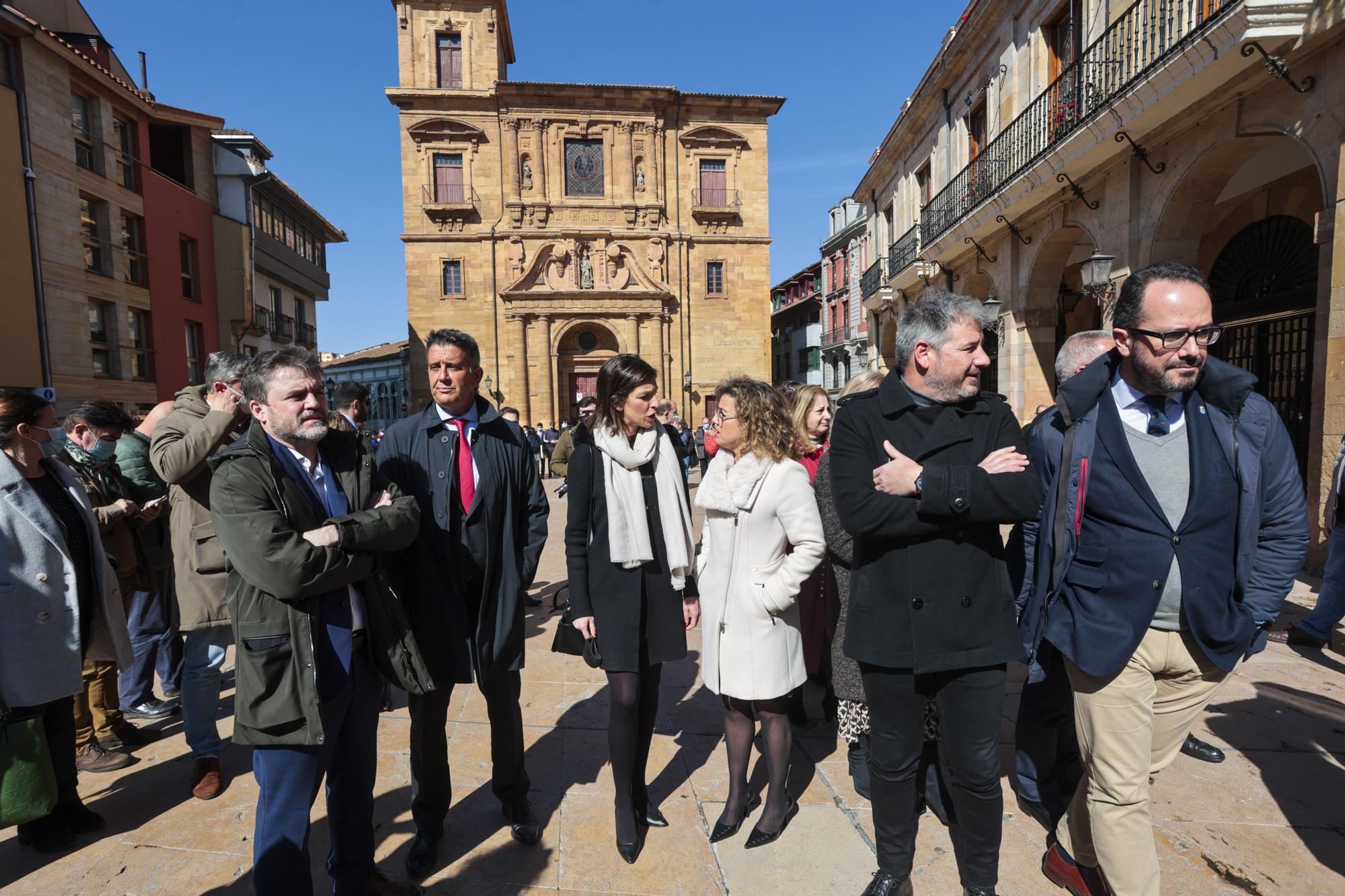 Homenaje en la plaza del Ayuntamiento a Érika Yunga, la menor de 14 años asesinada en Oviedo