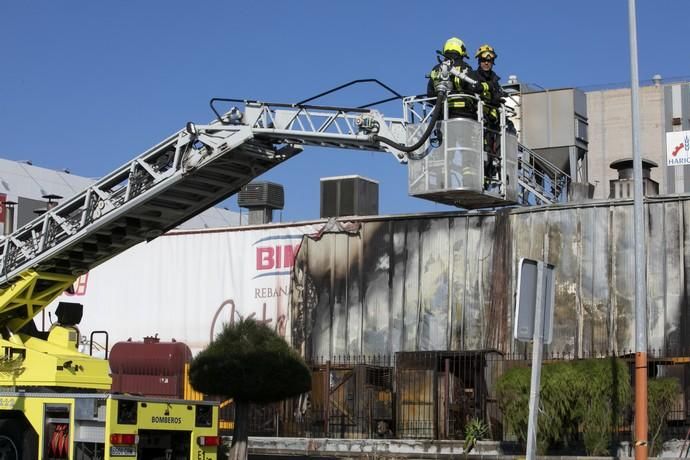 Incendio en una nave del Polígono de Arinaga