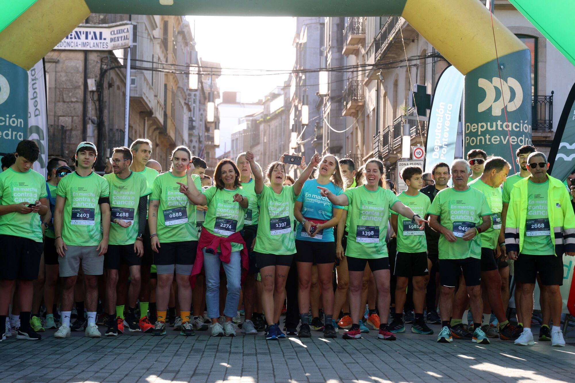 Dos mil setecientos participantes convirtieron la Marcha contra el cáncer de Pontevedra en la más multitudinaria de Galicia