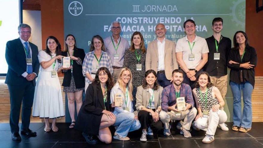 El servicio de farmacia del Hospital San Agustín, premiado por Bayer