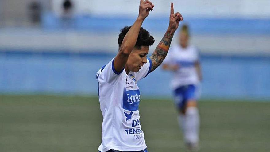 María José Pérez, celebrando su gol al Santa Teresa.