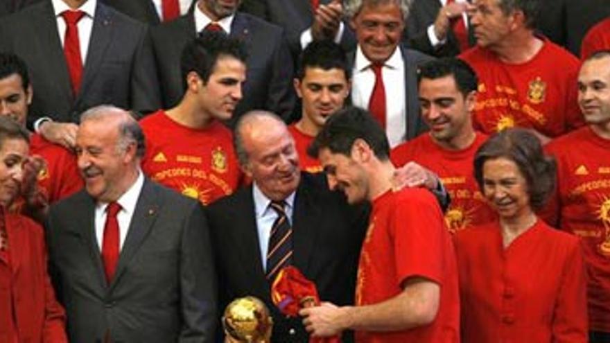 La Selección Española de Fútbol, la meteoróloga Mónica López y el Museo del Jamón, galardonados con la Cereza de Oro 2011