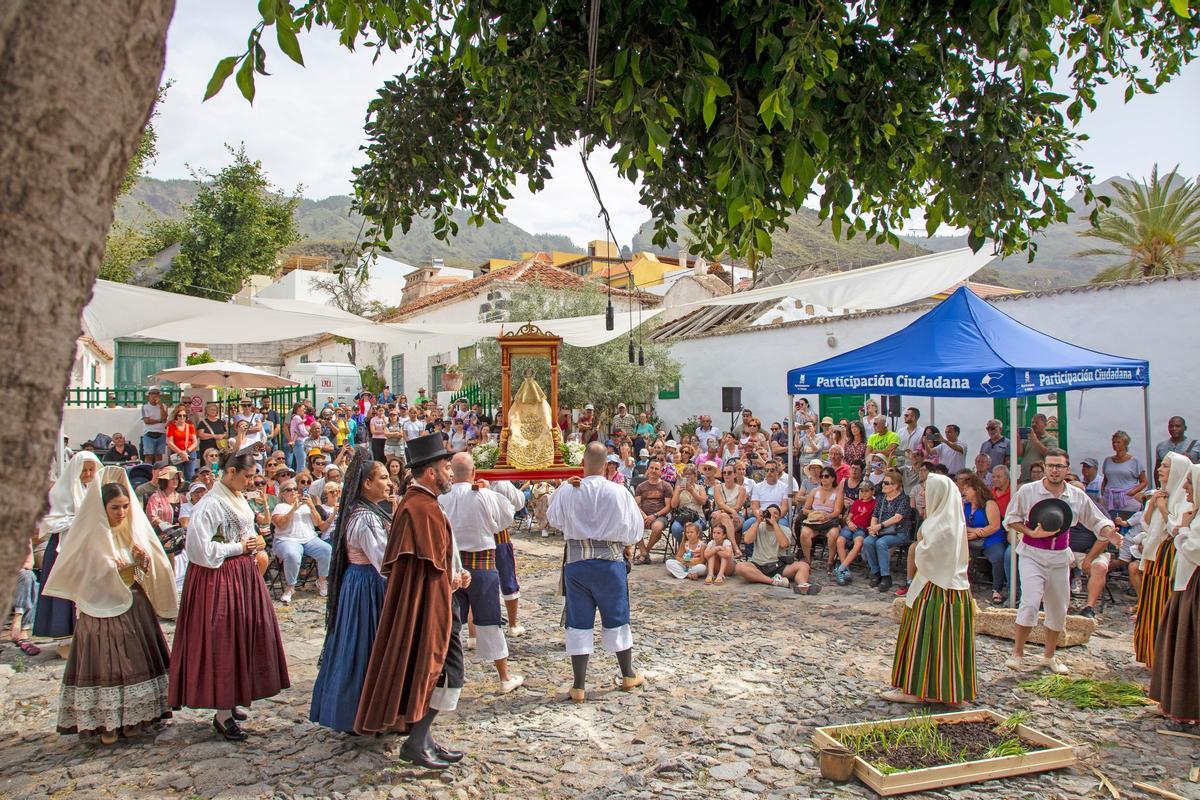 Procesión en la ruta del Agua