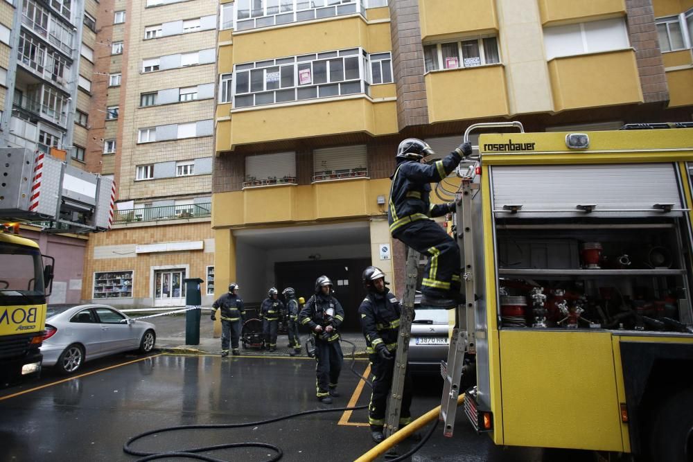 Incendio en un garaje de la calle Doctor Marañón de Avilés