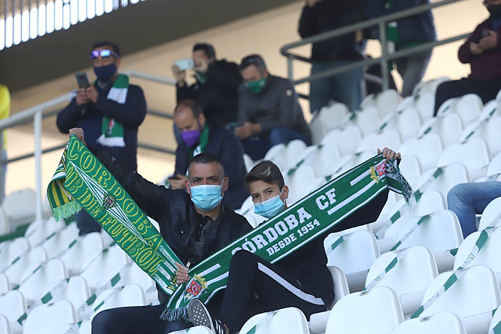 Aficionados asistentes al encuentro Córdoba CF-Betis B