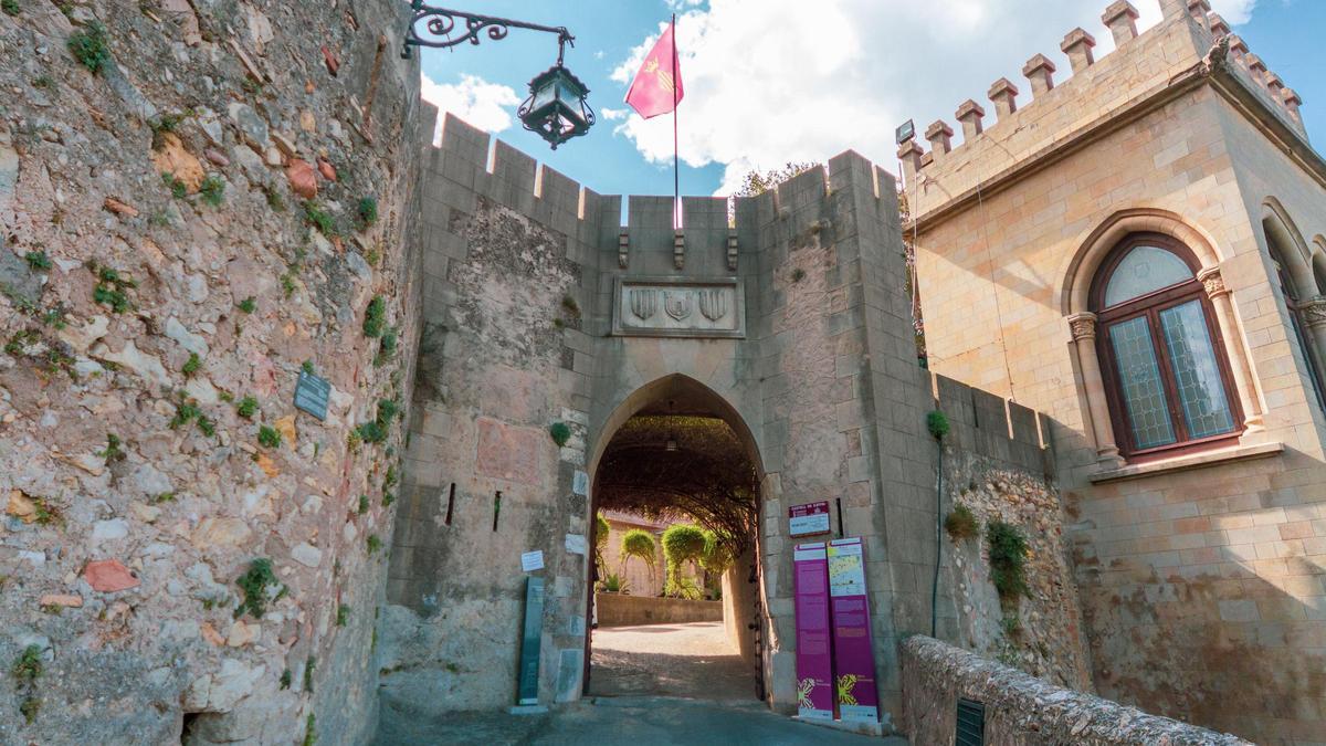 Entrada principal al castillo de Xàtiva.