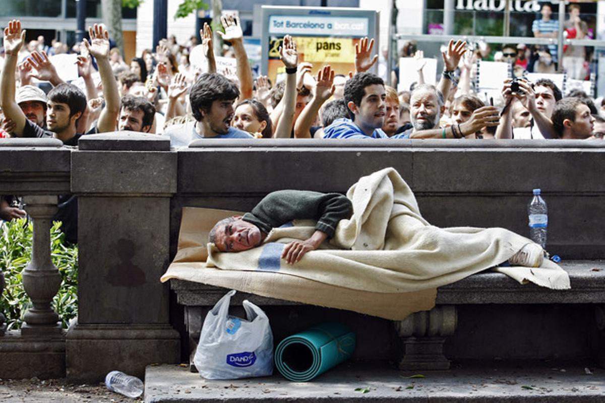 El desalojo de plaça Catalunya, visto por Ricard Cugat.