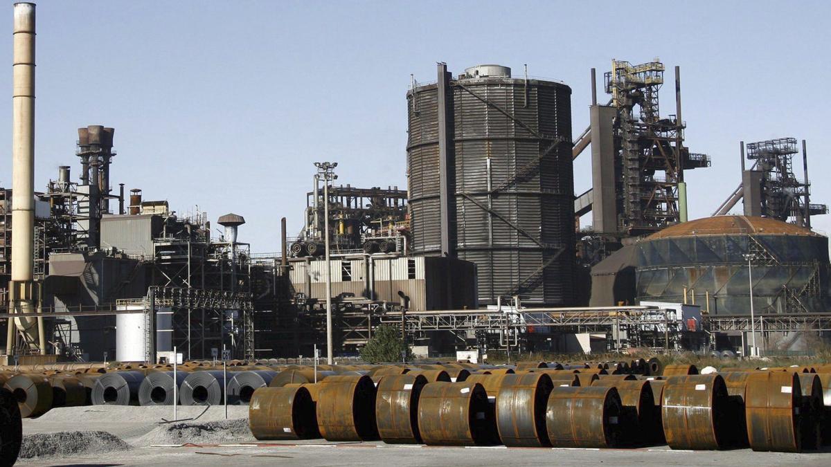 ArcelorMittal, con un horno alto parado en Asturias por avería, reactivará otro en Francia al repuntar la demanda de acero