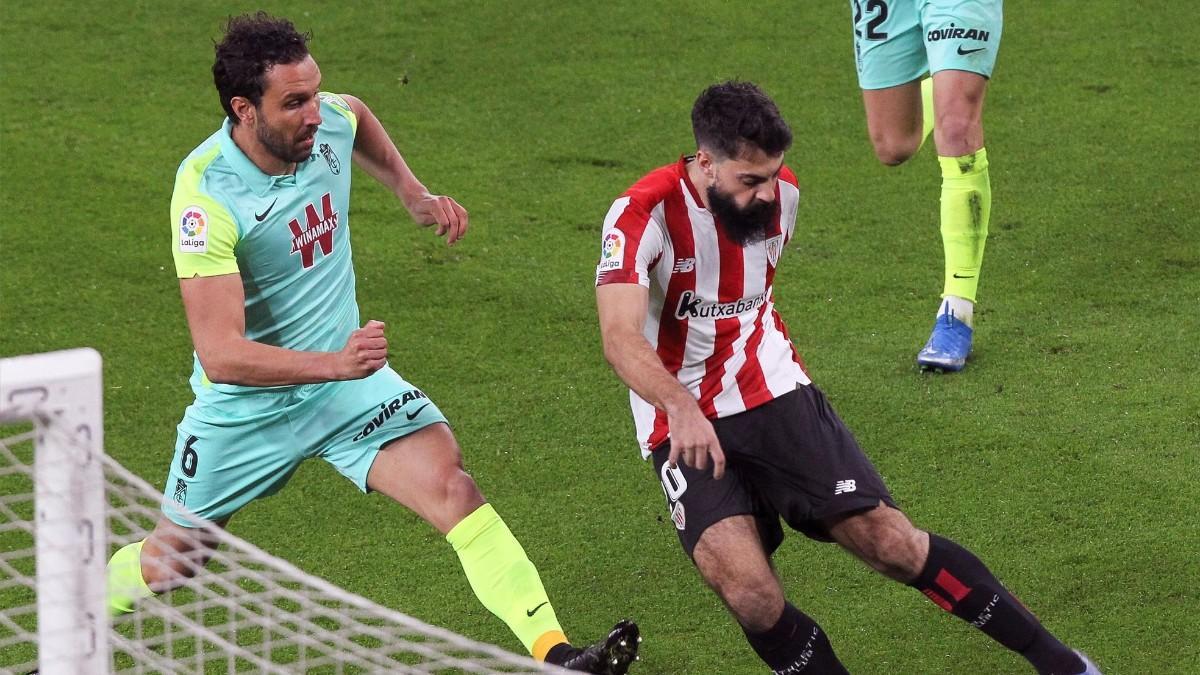 Villalibre rematando a puerta ante la marca de Germán