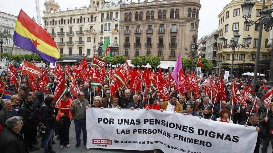 Unas 5.000 personas defienden en la calle la subida de las pensiones públicas