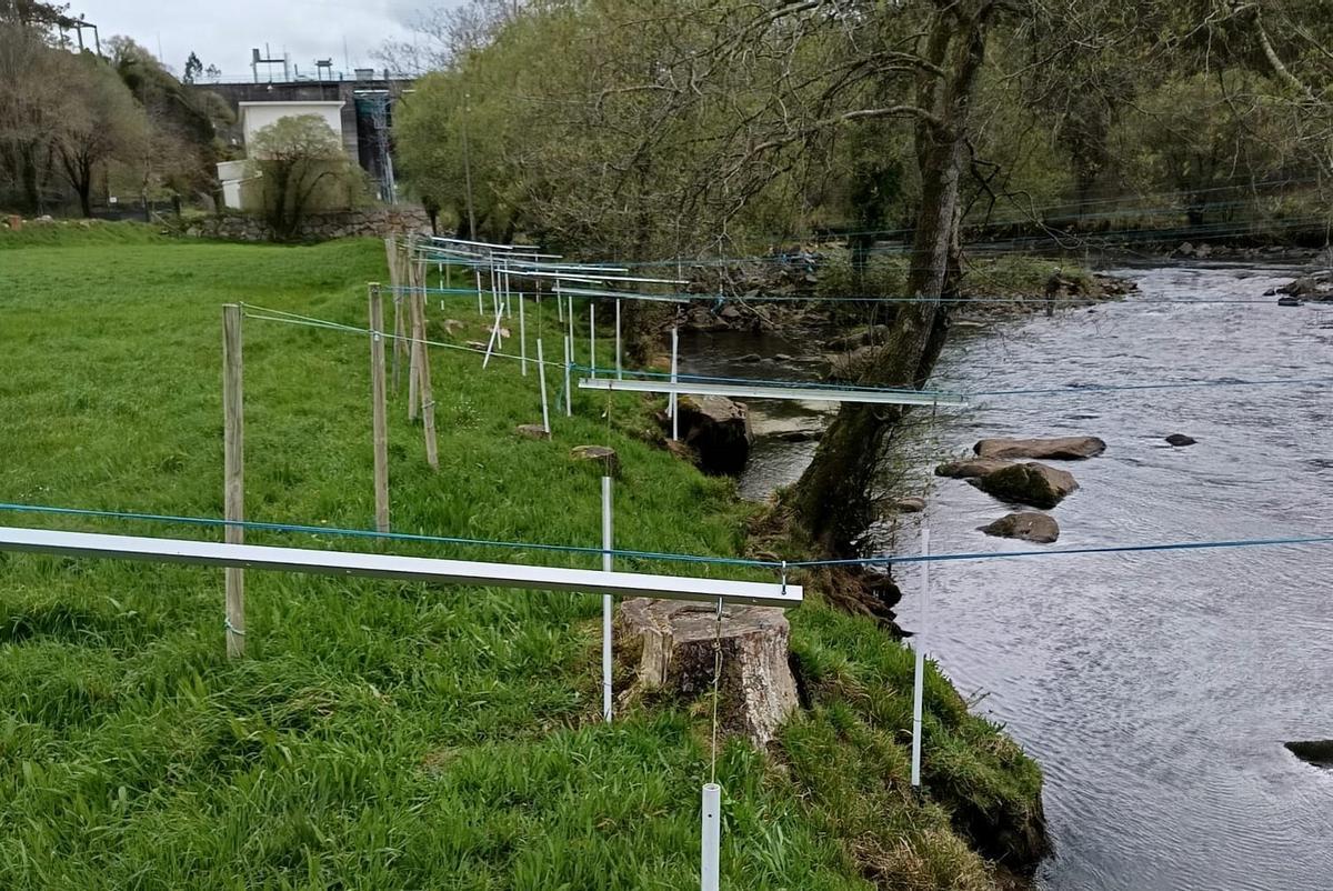 Instalaciones en la orilla del Xallas
