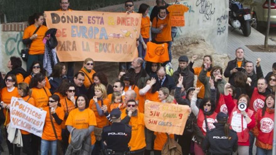 Chaparrón de abucheos contra Alberto Fabra