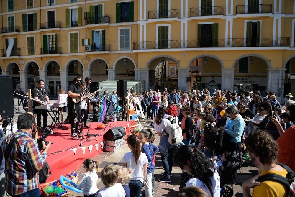 Palma se viste de libros por Sant Jordi