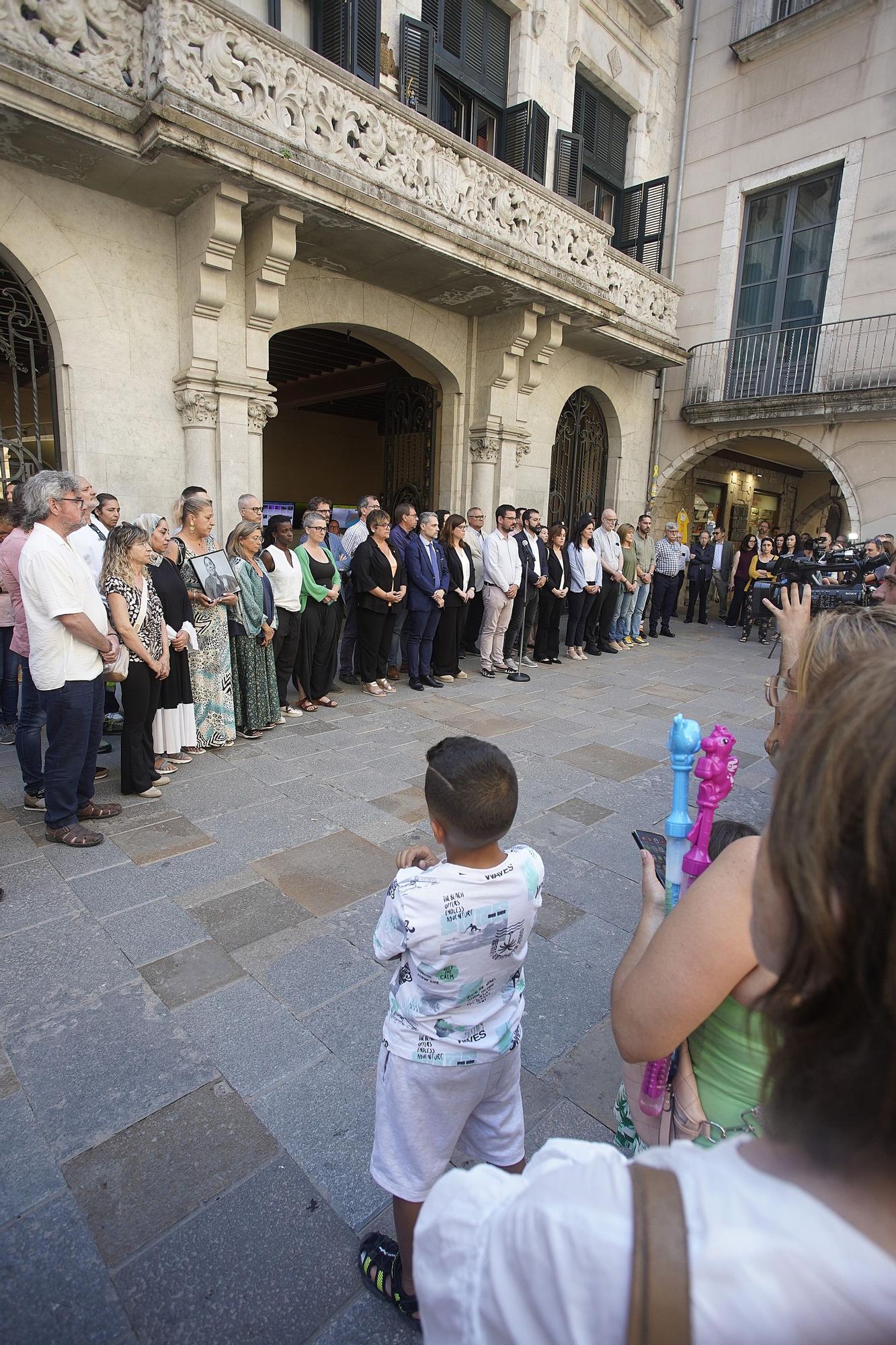 Minut de silenci per les víctimes del tiroteig a Girona