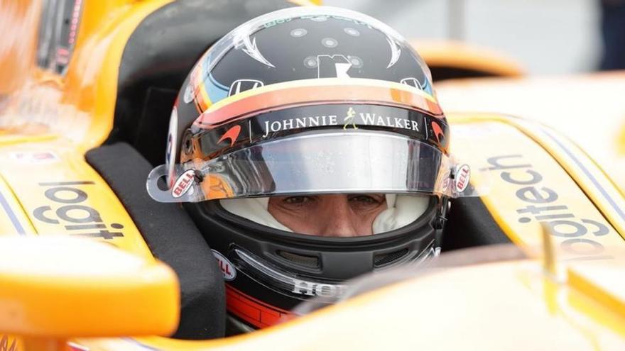 Fernando Alonso homenajea a Nicky Hayden en Indianápolis